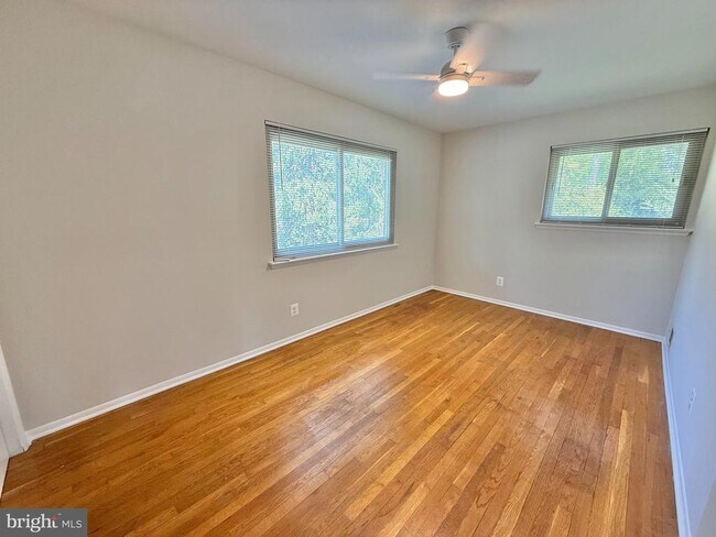 Building Photo - 7700 Glenister Dr