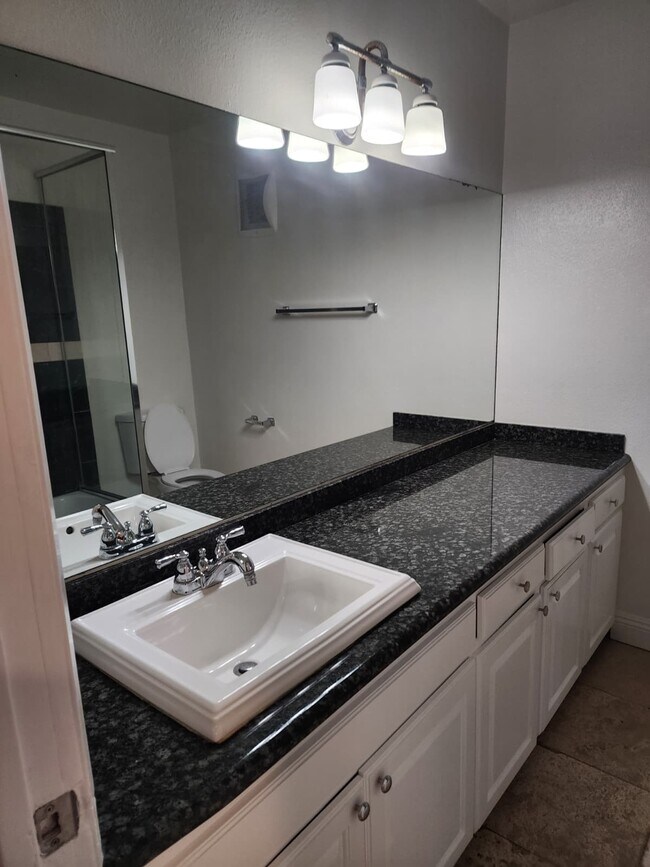 Building Photo - 5339 Newcastle Ave