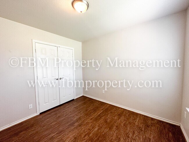 Building Photo - 1518 Drexal Dr