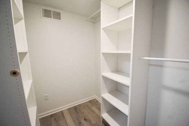 Building Photo - Well-Located 4BR Home in NW Rochester – Country Club Manor