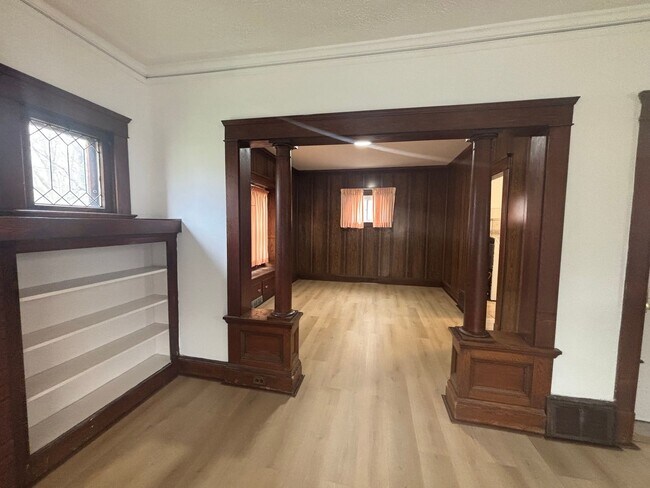 Building Photo - Spacious Single Family Home with Central Air