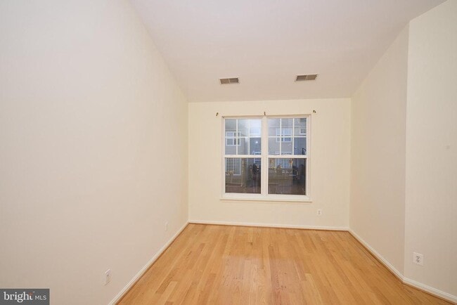 Building Photo - 43259 Sunderleigh Square
