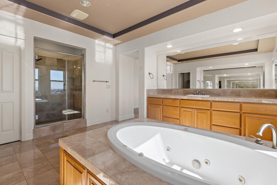 Building Photo - 460 Lansing Cir