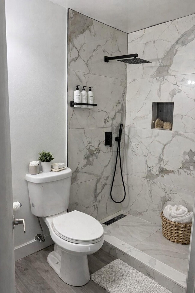 Building Photo - 1120 Meadows Cir