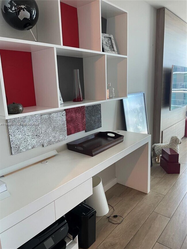 Building Photo - 1100 S Miami Ave