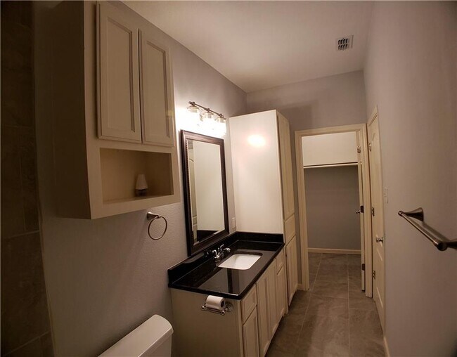 Building Photo - 1638 Clare Dr