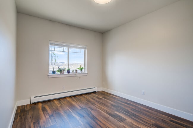 Building Photo - 32 E Clara Ct