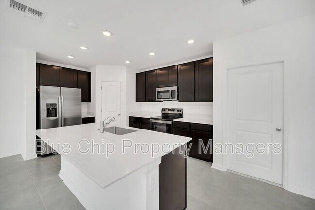 Building Photo - 1623 Reservoir Pl