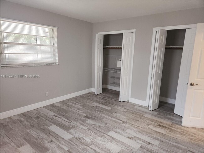 Building Photo - 107 18th Ave S