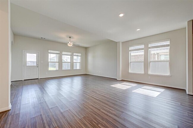 Building Photo - 30822 Lake Spur Mnr
