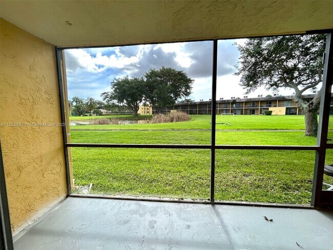 Building Photo - 1808 Meadows Cir W