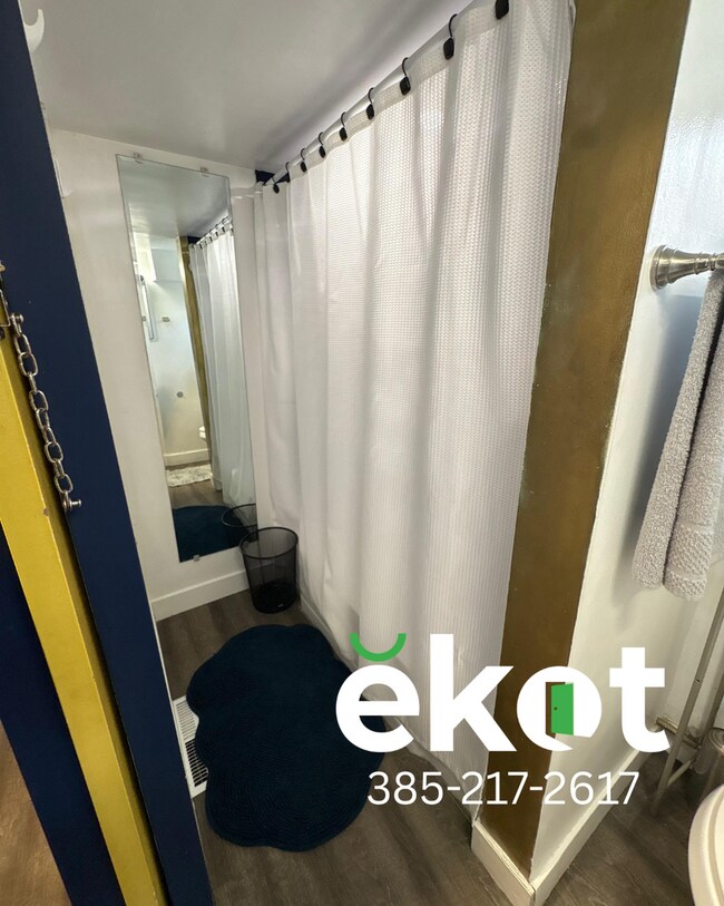 Building Photo - Birtok-500 South-1267