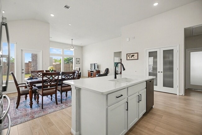 Building Photo - 2214 Lierna Dr