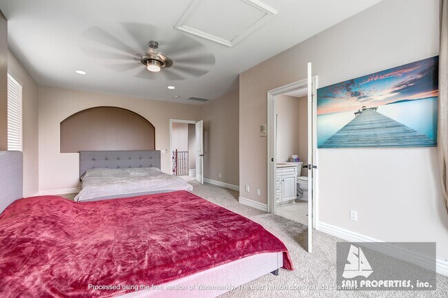 Building Photo - Gorgeous, Large downtown Huntington Beach Vacation Rental