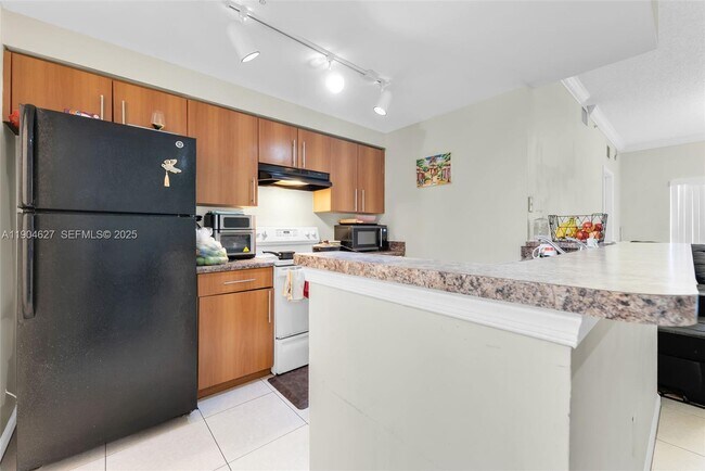 Building Photo - 5840 W Sample Rd