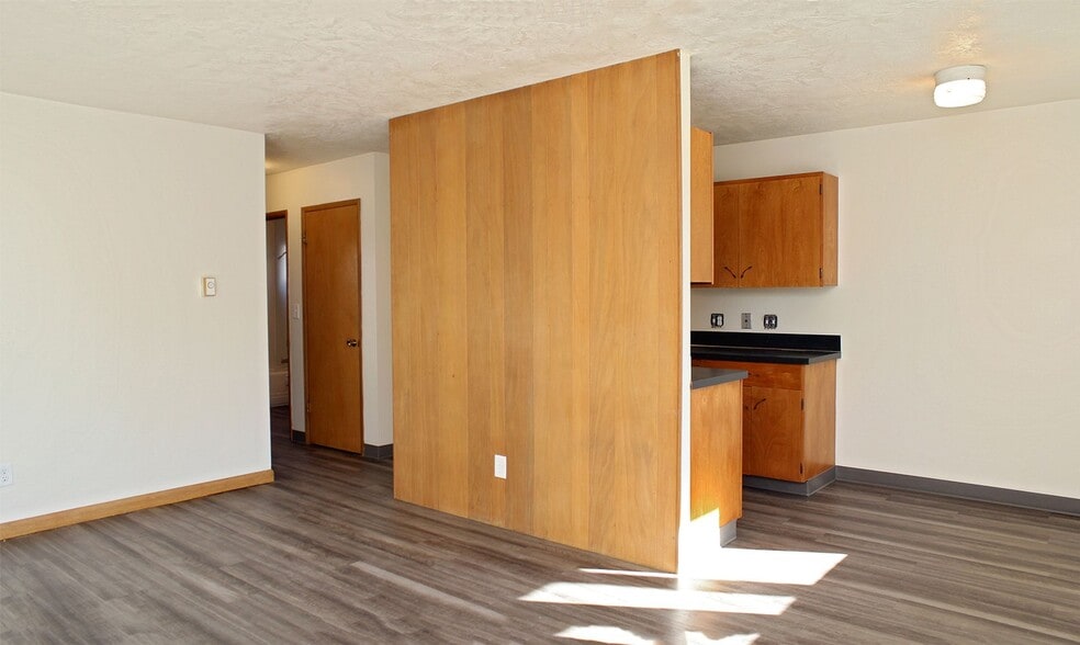 Building Photo - 930 SW Gibbs St