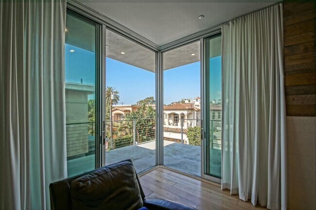 Building Photo - NEWER, LUXURIOUS & MODERN, 2920 SQ FT HOME W/ HIGH END DETAILS, AMAZING DECK/BALCONY SPACE, 2-CAR...