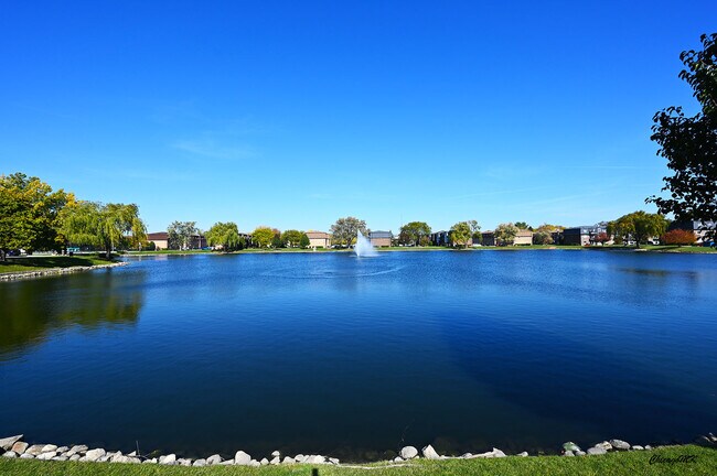 Building Photo - 9360 Bay Colony Dr