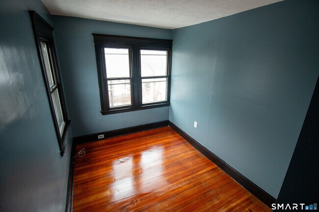 Building Photo - 73 Lounsbury St