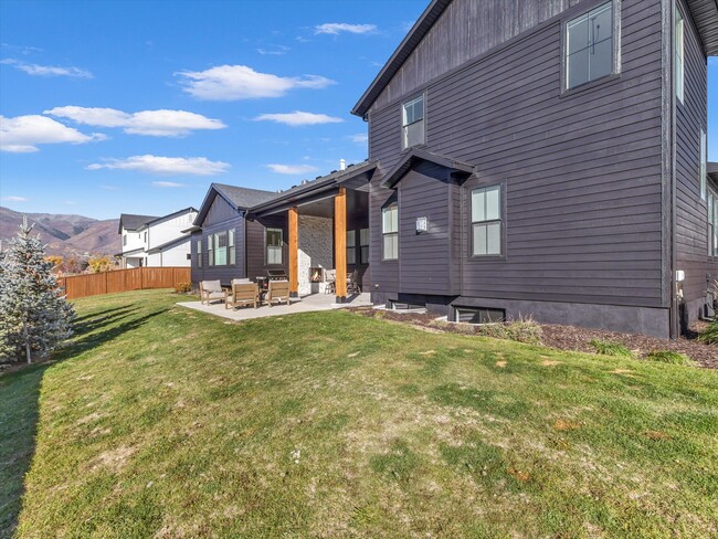 Building Photo - 296 E 230 N