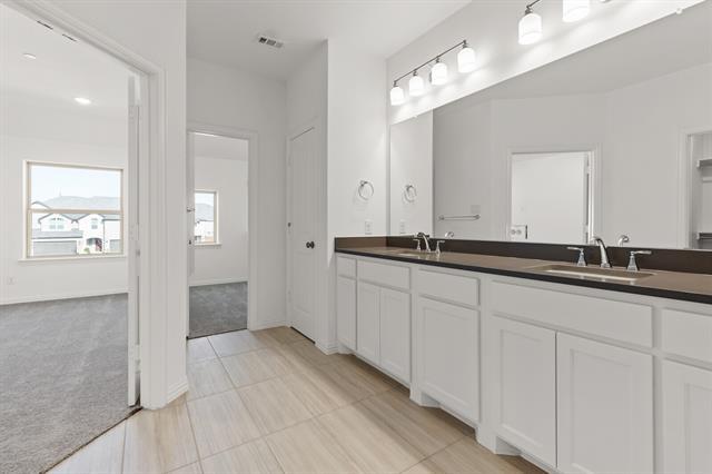 Building Photo - 621 Somerset Dr