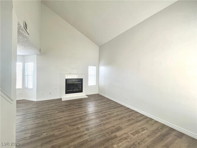 Building Photo - 1537 N Canyon Rose Way