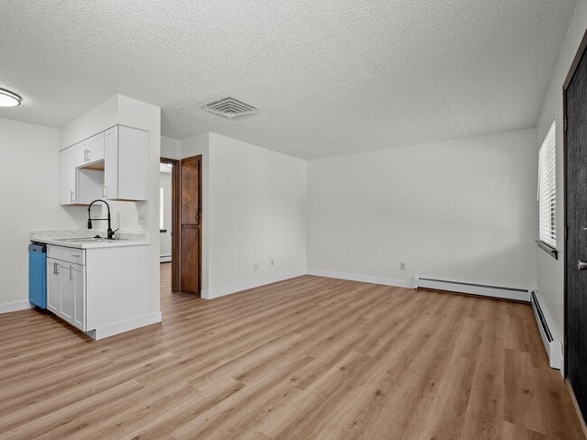 Building Photo - Updated 1 Bedroom, 1 Bathroom Apartment – ...