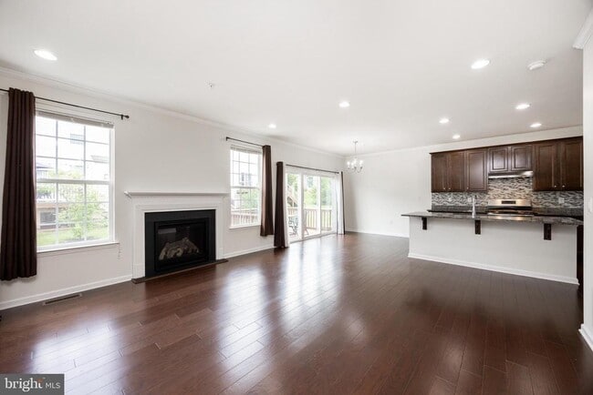 Building Photo - 253 Fairfield Cir W