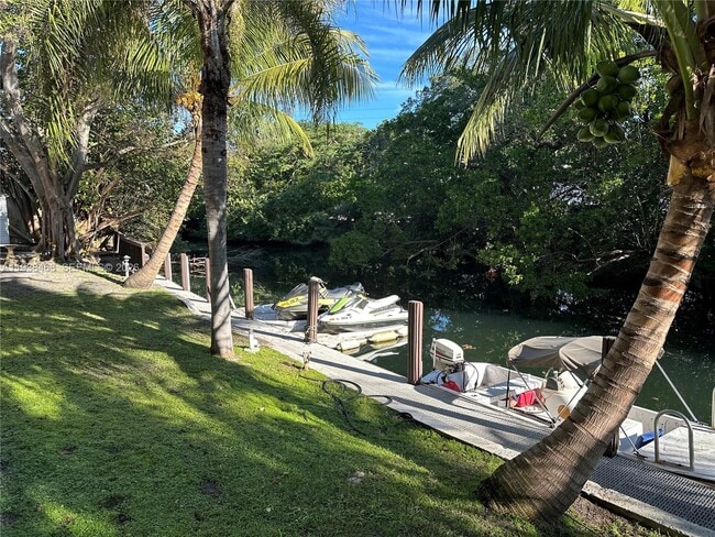 Building Photo - 1860 Venice Park Dr