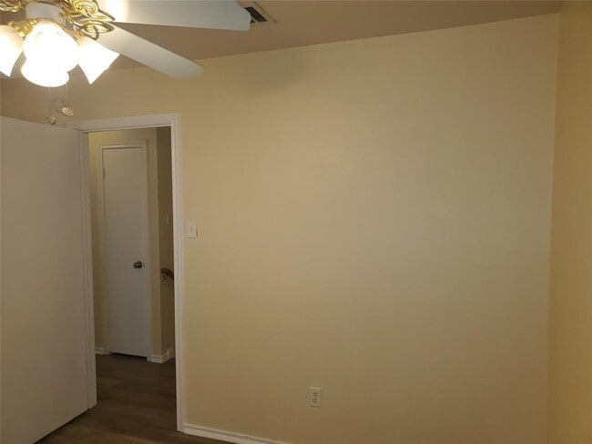 Building Photo - 1020 Christopher Ave