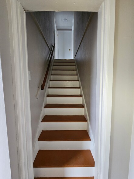 Building Photo - 1162 Main Ave