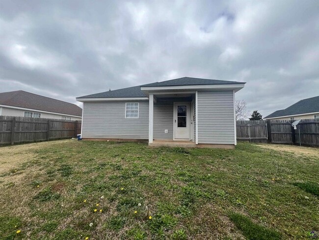 Building Photo - 215 Haverhill Cir
