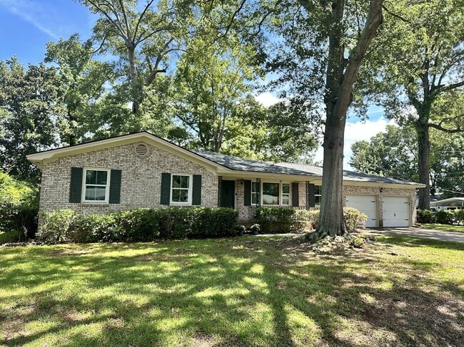 Building Photo - 2204 N Dallerton Cir