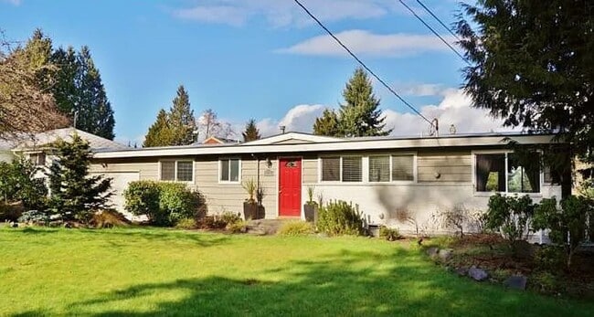 Primary Photo - Beautiful Mid-Century four-bedroom Shoreline