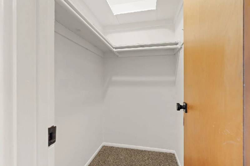 Building Photo - 5651 N Bryn Mawr St