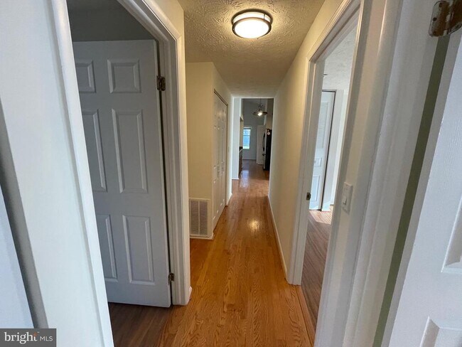 Building Photo - 10293 Woodmont Ct