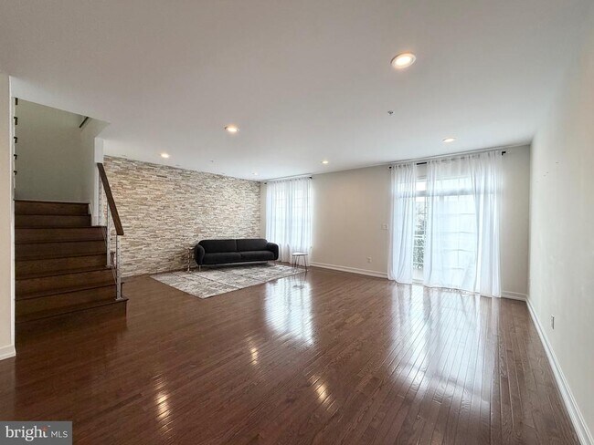 Building Photo - 308 Roarks Trail