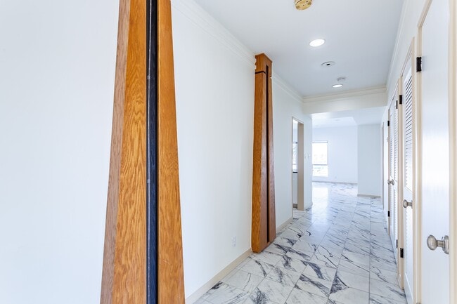 Building Photo - 1302 Marina Bay Dr