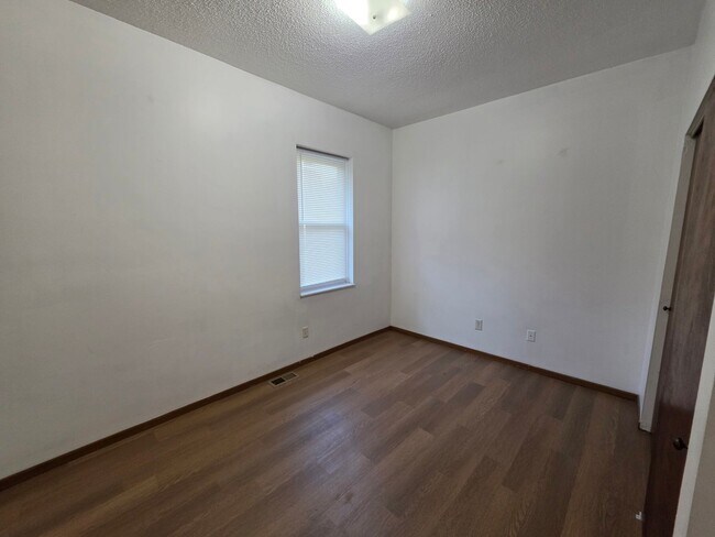 Building Photo - 2913 Endicott Ave