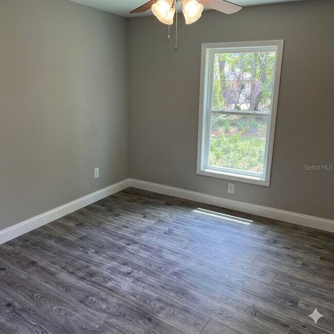 Building Photo - 1522 W Barlow Pl