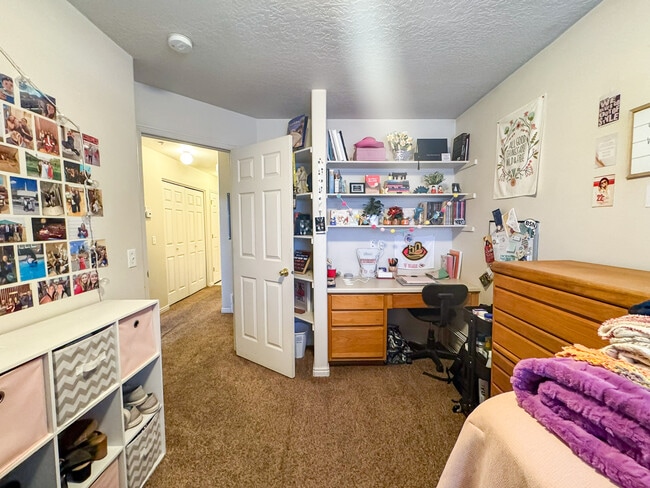 Building Photo - 1080 E 450 N