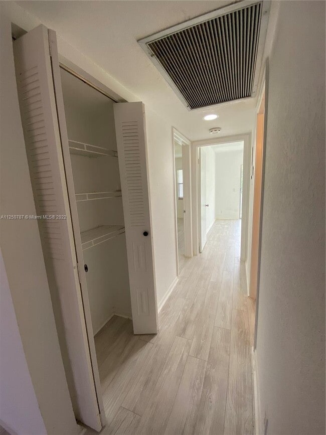 Building Photo - 13250 SW 4th Ct