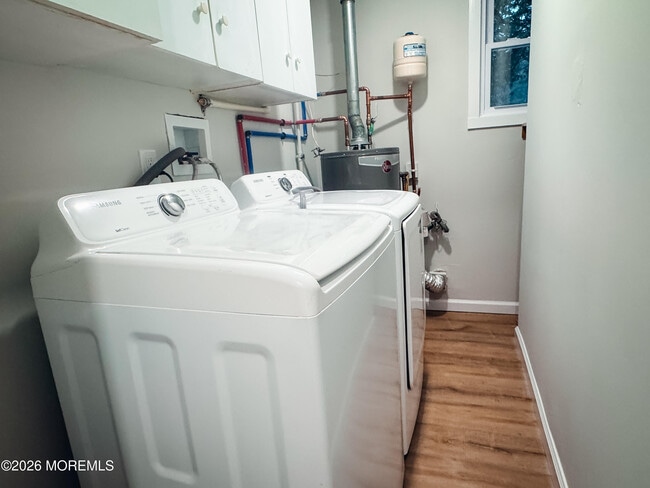 Building Photo - 827 Rogers St