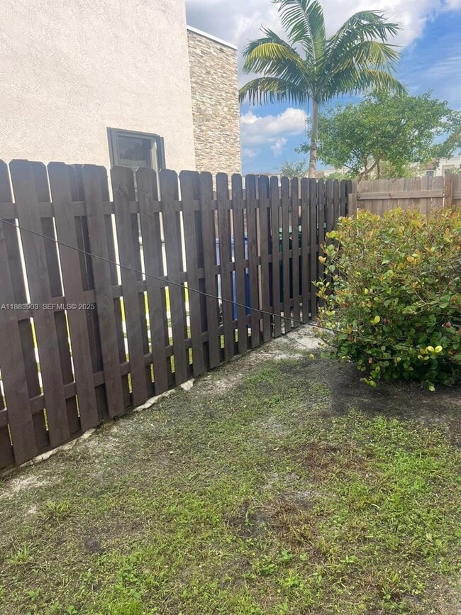 Building Photo - 20828 NE 2nd Ct