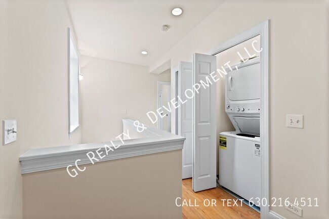 Building Photo - 7635 N Greenview Ave