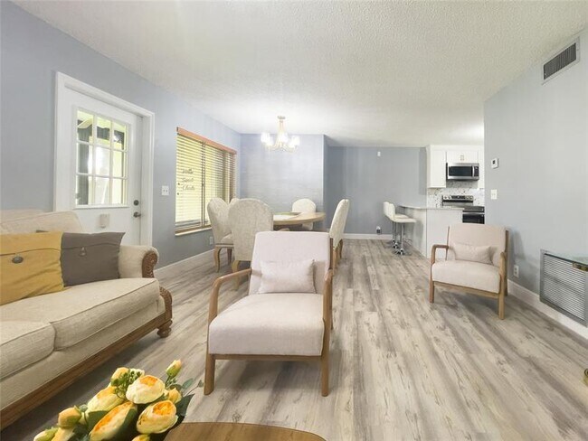 Building Photo - 340 Knotty Pine Cir