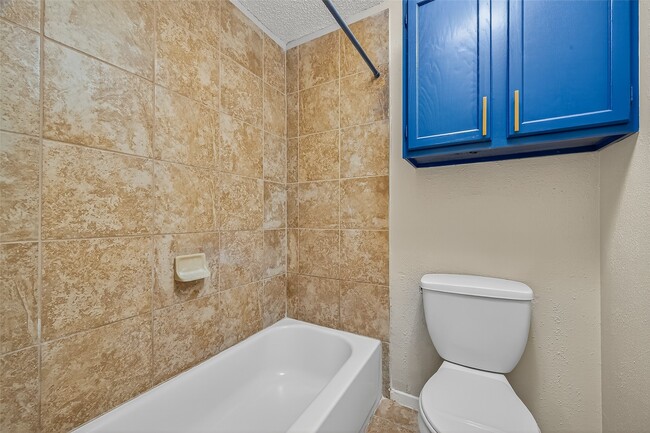 Building Photo - 10555 Turtlewood Ct