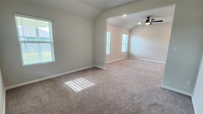 Building Photo - 704 Giorgio Moroder Dr