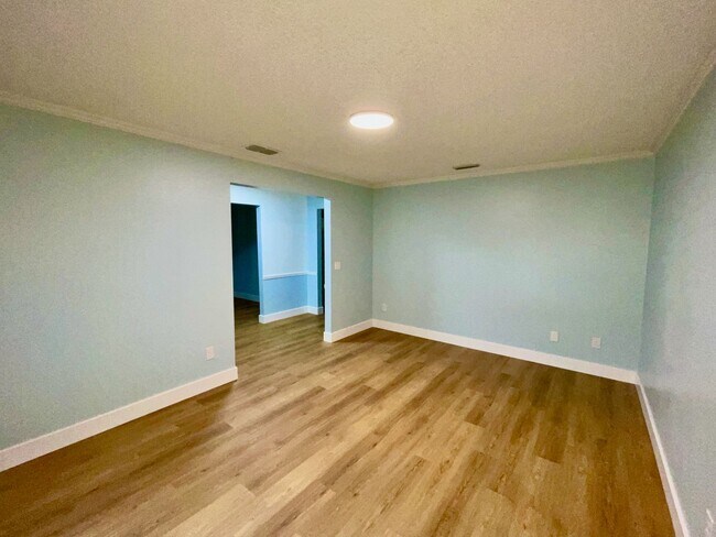 Building Photo - Spacious 4-Bed / 2-Bath Ranch in Rio Pinar...