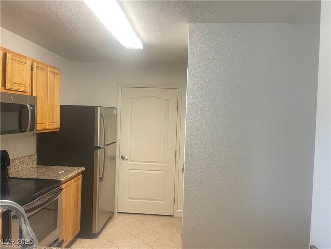Building Photo - 5055 W Hacienda Ave